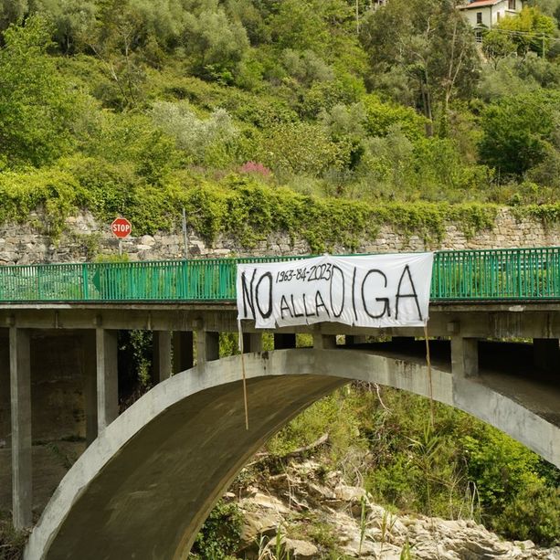 Badalucco protesta contro la diga: appesi alcuni striscioni per dire 'No' allo studio di fattibilità