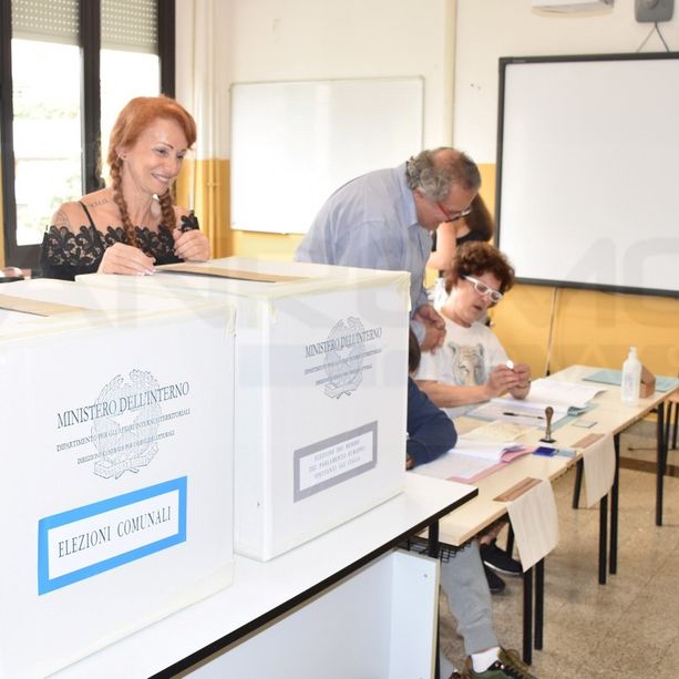 Sanremo: verso il ballottaggio, ancora nessuna decisione dei 'fellegariani' ma proseguono le riunioni