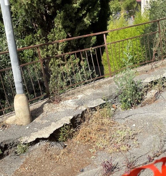 Sanremo: via Vallarino crolla ormai da 10 anni ma nessuno interviene, situazione al collasso (Foto)