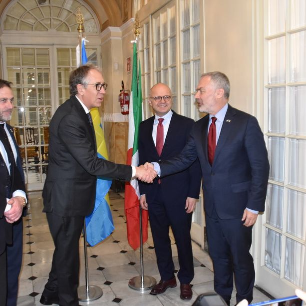 Sanremo: visita dell'Ambasciatore svedese in Comune, firmato con la Fondazione l'accordo per i fiori al Premio Nobel (Foto)