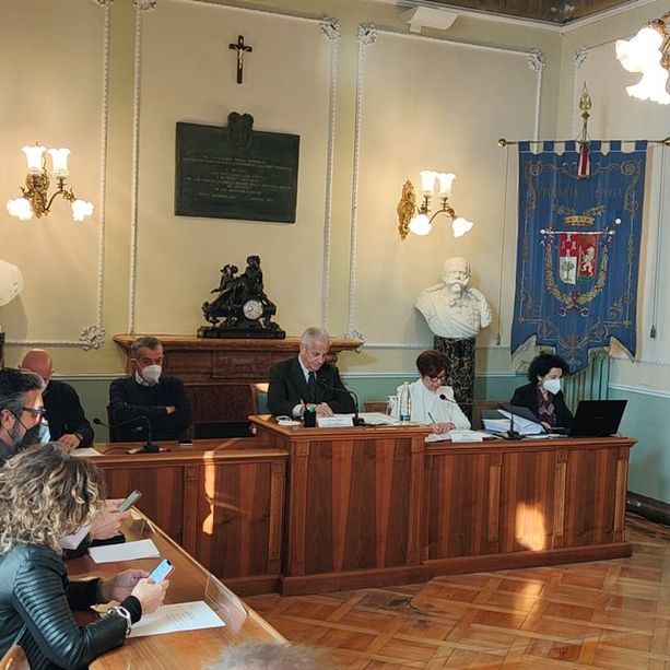 Rifiuti, il presidente della Provincia Scajola invoca l'intervento di Toti: &quot;Siamo con la bandiera bianca in mano&quot; (foto e video)