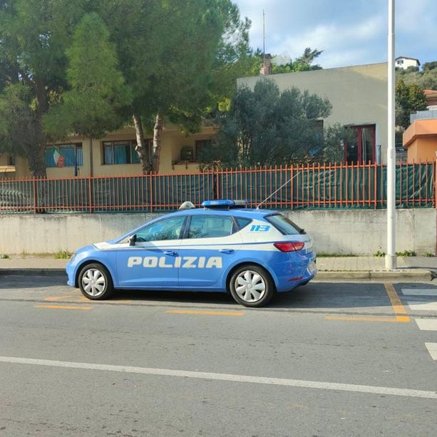Imperia, sono due giovani gli autori delle scritte naziste alla scuola di via degli Ulivi: incastrati dalle telecamere