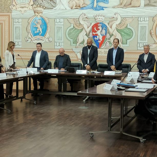 Diano Marina, il consiglio comunale respinge la mozione per l’acqua pubblica delle opposizioni. Za Garibaldi: “Risorsa di tutti, stiamo parlando della gestione”