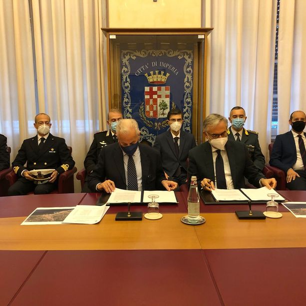 Imperia: intesa Comune-Prefettura per l'acquisizione della videosorveglianza, Scajola &quot;Città più bella ma anche più sicura&quot; (Foto e Video)