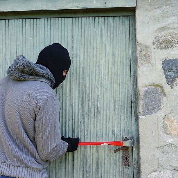 Imperia, furti nell’entroterra di Porto Maurizio. Un testimone: “Sono italiani, indossano passamontagna e maschere di plastica&quot;