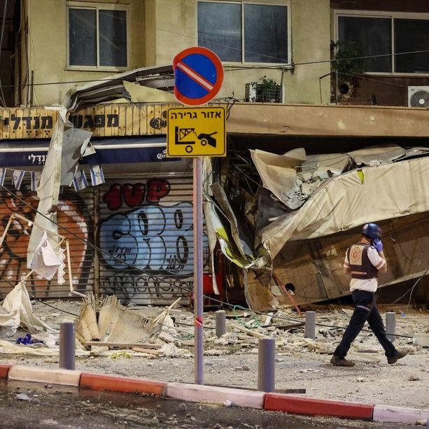 Israele sotto attacco: “E’ un disastro qua. Una guerra”