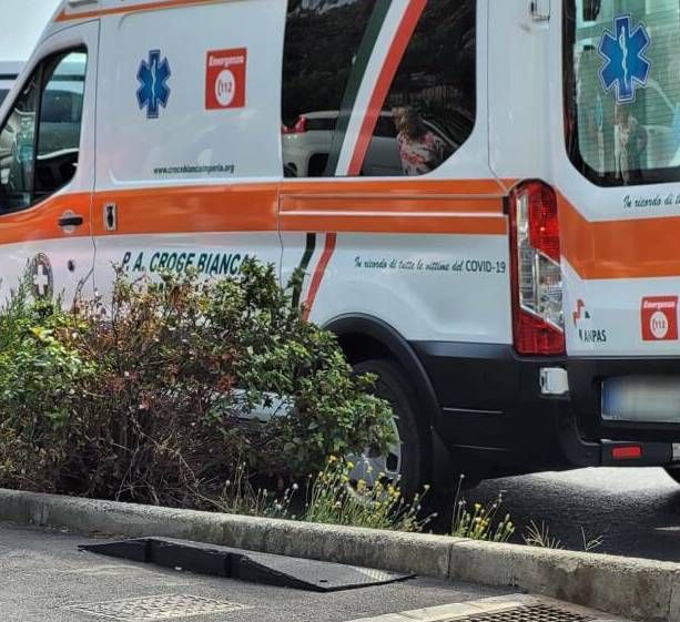 Rischia di annegare a San Lorenzo al Mare, uomo in gravi condizioni