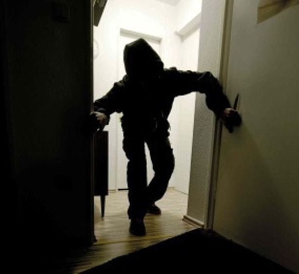 Furti a Imperia, nell’entroterra di Porto Maurizio è caccia a un furgone bianco. Il comitato Pro Artallo chiede sicurezza