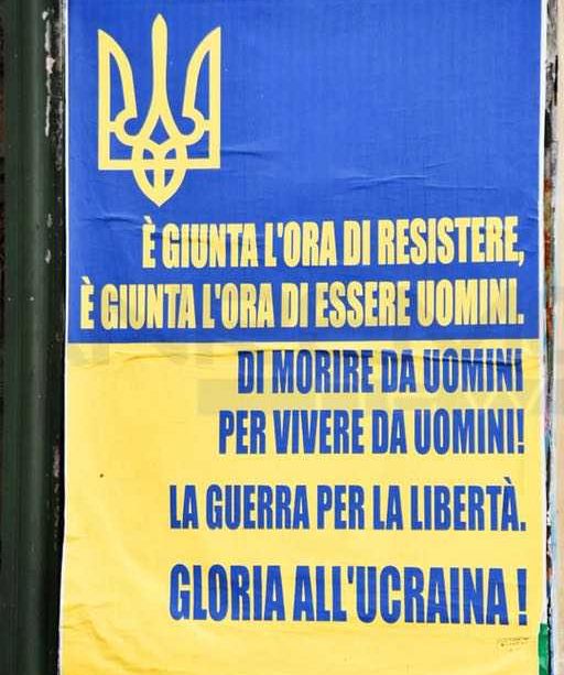 A Sanremo manifesti che invitano alla resistenza armata in Ucraina, &quot;È giunta l'ora di... morire da uomini per vivere da uomini&quot; (foto)