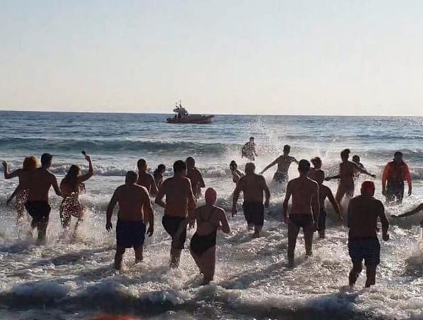 Imperia: in 250 per il 'Cimento Invernale' della Befana, uno splendido 'spot' per la città (Foto e Video)