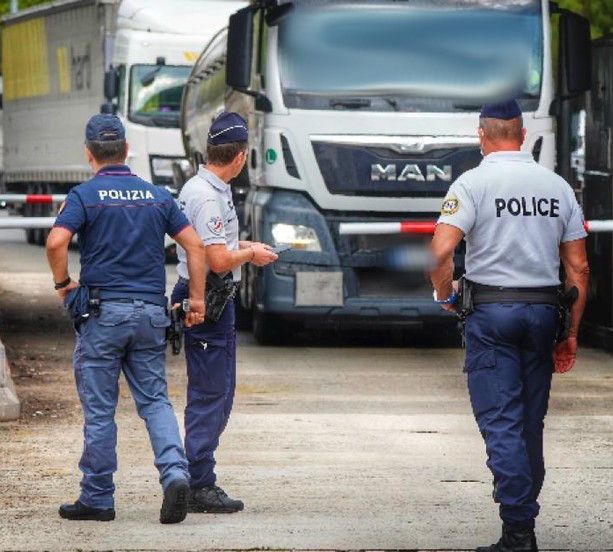 Favoreggiamento immigrazione clandestina a Ventimiglia: scattano gli arresti per l'Operazione Pantografo