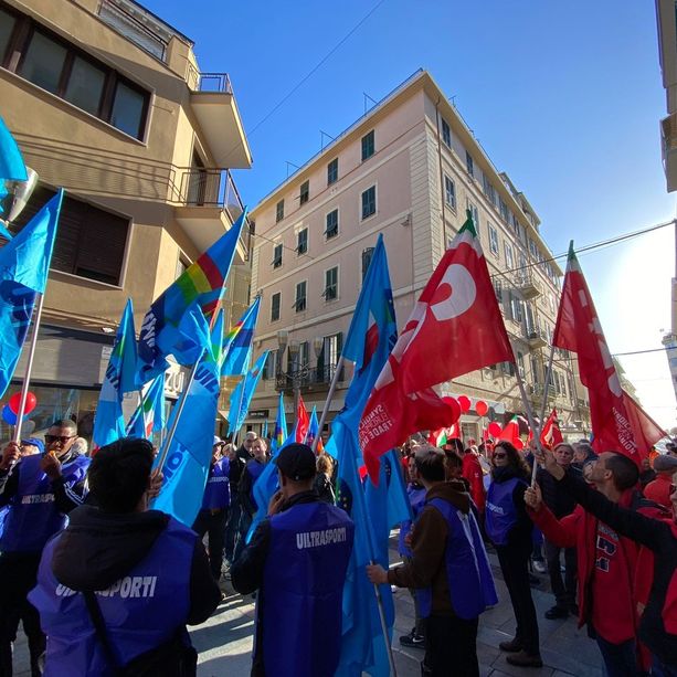 I sindacati scendono in piazza a Sanremo: &quot;Dopo lo scontro con il governo abbiamo paura per i nostri diritti&quot;