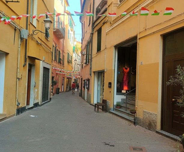 Imperia, anziano aggredito in via dell’Ospedale da un gruppo di giovani