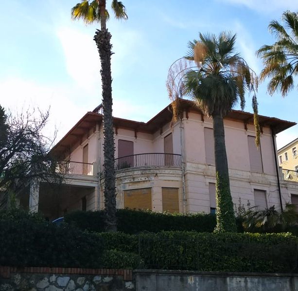 Imperia, Villa Carpeneto sarà venduta: il consiglio comunale dà l'ok. Scajola &quot;È un affare, agli acquirenti darò la cittadinanza onoraria&quot;