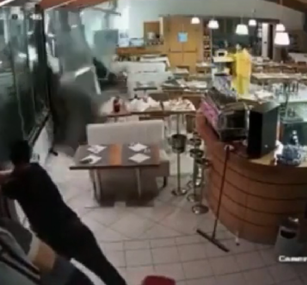 La furia dell'onda che ha travolto i bagni Maddalena di Arenzano in un documentario proiettato durante Cop26 (VIDEO)