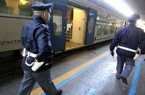 Grave episodio a Genova Brignole: rifiuta d'indossare la mascherina e aggredisce il capotreno con un coltello