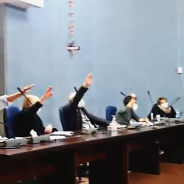 Cogoleto e i saluti romani in Consiglio Comunale, il sindaco Bruzzone: &quot;Ho ritenuto doveroso procedere a una denuncia&quot;