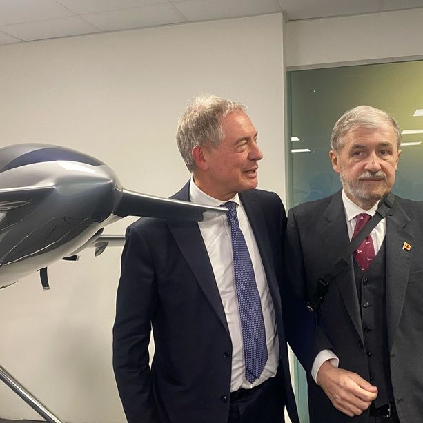 Piaggio Aerospace, l'annuncio del ministro Urso: &quot;Accordo trovato per i 56 dipendenti in esubero&quot; (FOTO e VIDEO)