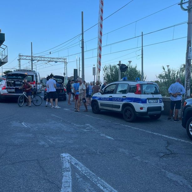 Tragedia sui binari a Borghetto, la vittima è un 40enne: era sceso a comprare dell'acqua in stazione a Loano