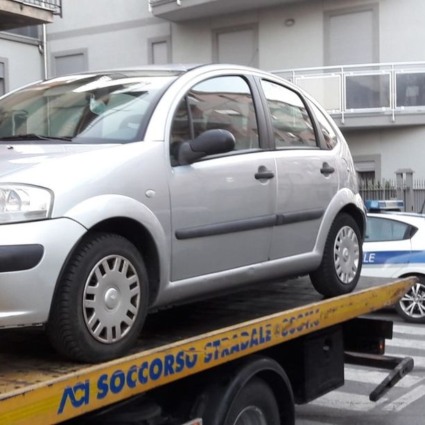 Albenga, ha un malore alla guida e perde il controllo della sua auto: muore 69enne