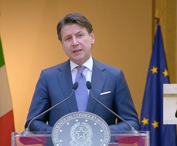 Coronavirus, parla Conte: &quot;Misure funzionano, ci meritiamo il sorriso, ma abbandonarle sarebbe leggerezza&quot; (VIDEO)