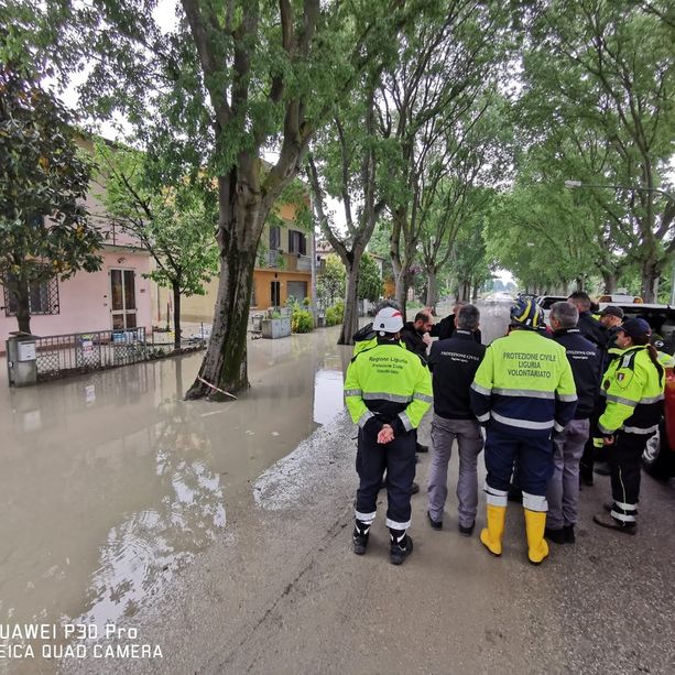 Alluvione in Emilia Romagna, in aiuto della popolazione anche 10 volontari della protezione civile del savonese (FOTO E VIDEO)