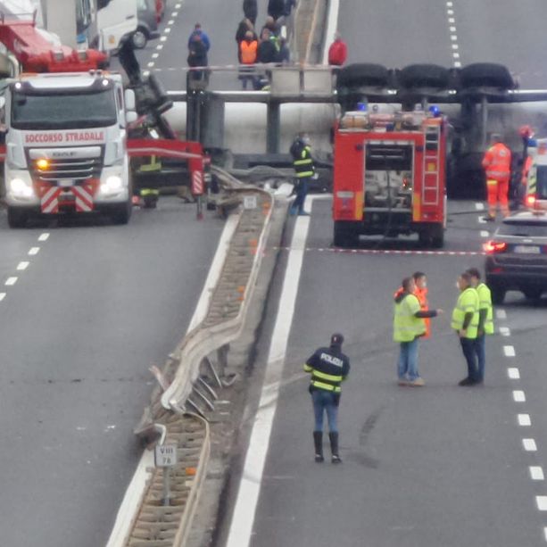 Ceriale, schianto tra due tir sull'Autofiori: muore una persona, un'altra è grave (FOTO e VIDEO)