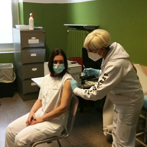 Genova: ecco la prima vaccinata al Covid-19, iniziato anche nella nostra regione il 'Vaccine Day' (FOTO e VIDEO)