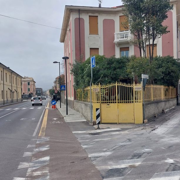 Lavori di via Nizza, il grido d'allarme di una residente: &quot;La mia abitazione continua ad avere danni, nessuno mi aiuta&quot;