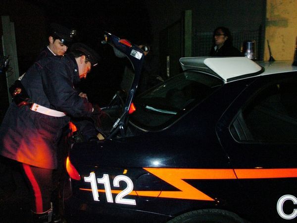 Notte agitata a Savona: i carabinieri della compagnia di Savona salvano la vita a un uomo che tenta il suicidio e poi lo arrestano per maltrattamenti in famiglia