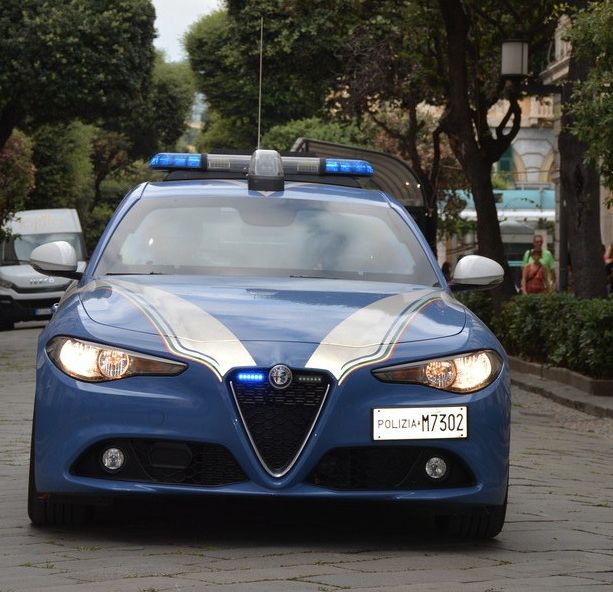Aggressione e fuga nel centro di Savona: arrestato dalla Polizia un quarantenne senza fissa dimora