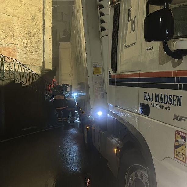 Camion nuovamente incastrato a Stella San Martino. Il Sindaco: &quot;Primo caso dopo mesi di tranquillità&quot;