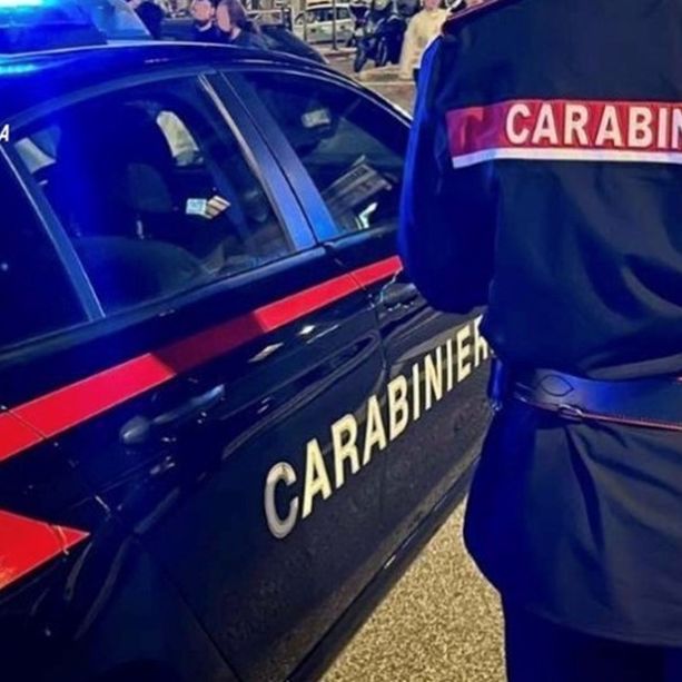 Violenza, minacce e richieste di soldi fino a indebitare la convivente: arrestato a Savona un 39enne
