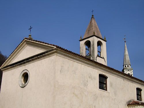 Varazze, crolla un pezzo di copertura del tetto della chiesa in frazione Pero, il sindaco “Opere di messa in sicurezza nei prossimi giorni”