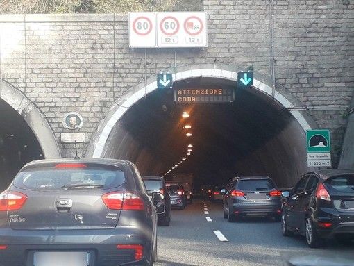Scontro auto-camion in A10 tra Andora e Albenga: muore una persona
