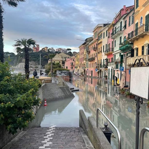 Celle in ginocchio sotto l'acqua, allagati il centro storico e i negozi. Il sindaco: &quot;Allertata la Protezione civile regionale, difficilissimo gestire&quot; (FOTO)