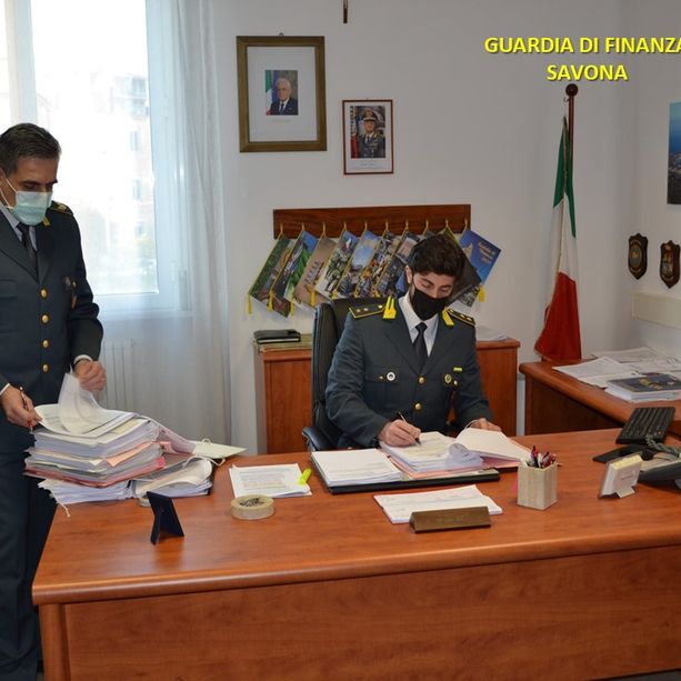 Evasione fiscale milionaria nel settore edile: la Finanza di Savona sequestra beni mobili, immobili e conti correnti