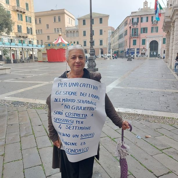 Savona, le spostano il bando del mercato due volte in pochi mesi. La protesta di un’ambulante: “Danno d’immagine ed economico” (FOTO e VIDEO)