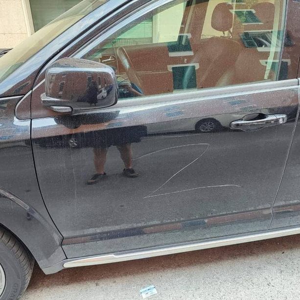 Savona, vandalizzata un'auto in via Alessandria: il proprietario era scappato dall'Ucraina con la famiglia