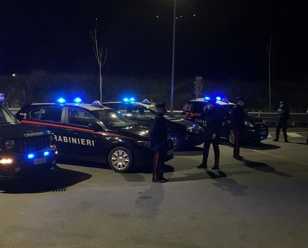 Violenze sulla moglie davanti al figlio minore: 48enne arrestato dai carabinieri a Villanova d'Albenga