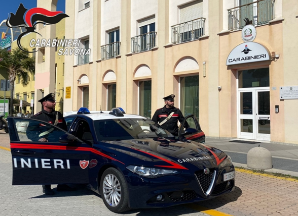 Loano, gira nudo per strada bloccando i veicolo in transito: 47enne arrestato per aver violato la sorveglianza speciale