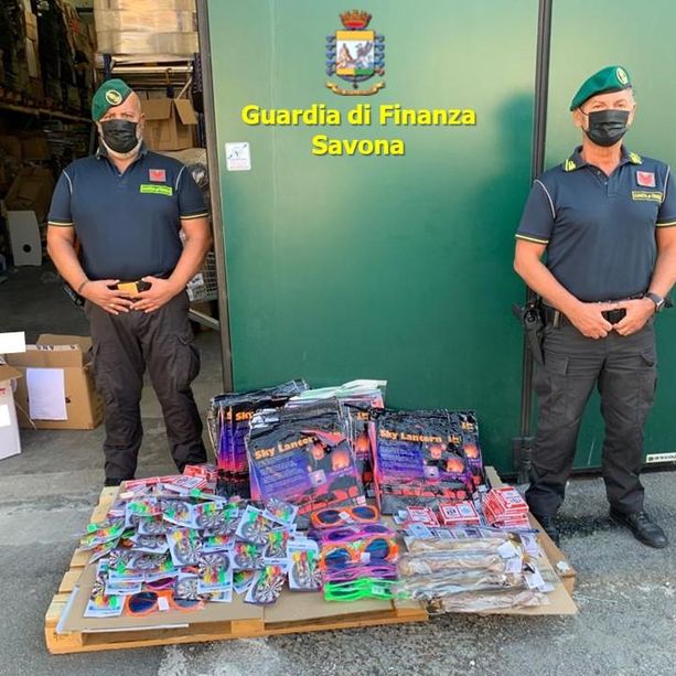 Operazione Guardia di Finanza, maxi sequestro di giocattoli nocivi per la salute privi del marchio &quot;CE&quot;
