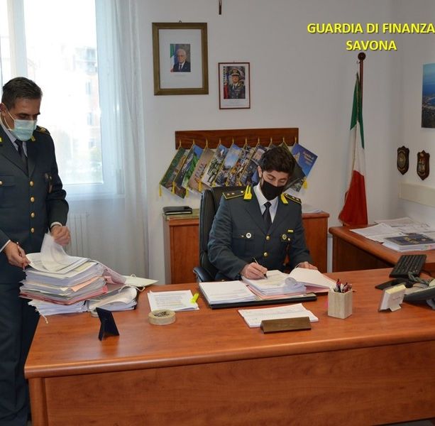&quot;Mazzette&quot; dalle pompe funebri in cambio di informazioni sui decessi: operazione della Guardia di Finanza sulla camera ardente di Santa Corona