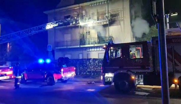 Incendio ad Albissola, dichiarati inagibili tre appartamenti. Sindaco Nasuti: &quot;Encomiabile carabiniere, il primo ad entrare nella palazzina&quot;