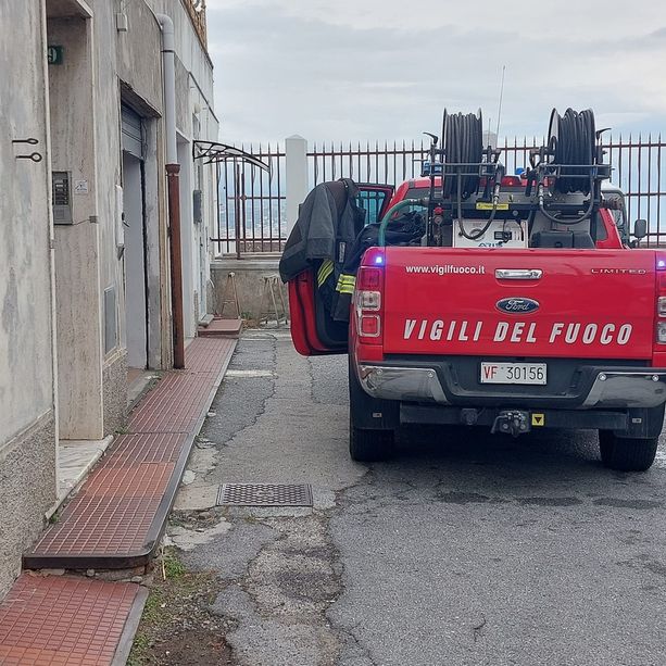 Savona, incendio appartamento in via Mattiauda: soccorsi mobilitati (FOTO)