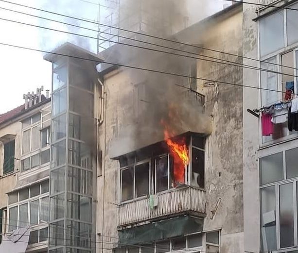 Savona, appartamento prende fuoco in via Astengo: soccorsi mobilitati (FOTO e VIDEO)