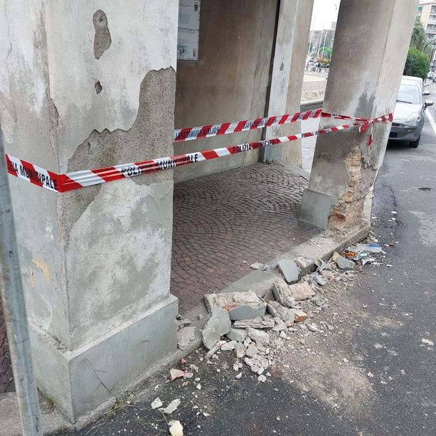 Savona, distrutta una parte di un pilone della Torretta: transennata l'area dalla polizia locale (FOTO)