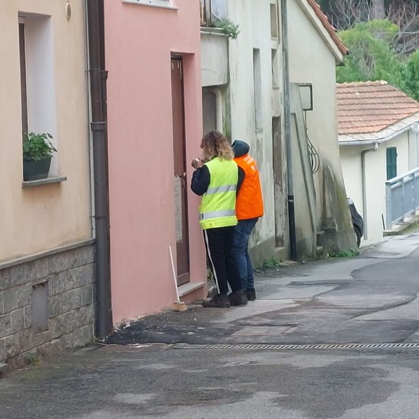 Savona, due operai cadono da un trabattello: soccorsi mobilitati