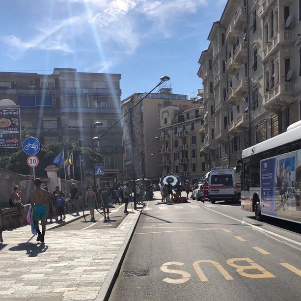 Savona, investimento pedonale in corso Vittorio Veneto: due feriti al Santa Corona di Pietra Ligure