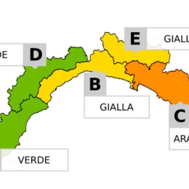 Ancora maltempo, allerta gialla sulla costa per temporali e piogge diffuse
